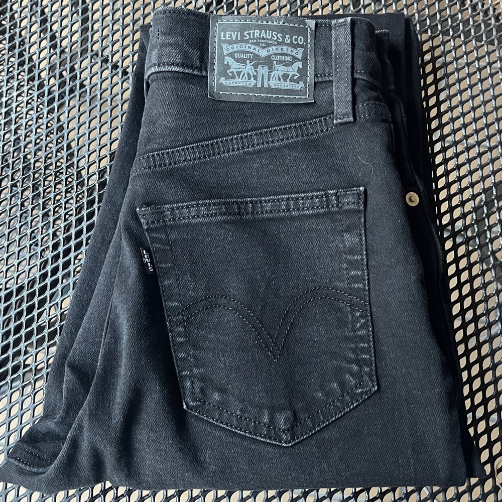 Levi’s High Waisted Mom Jeans Black